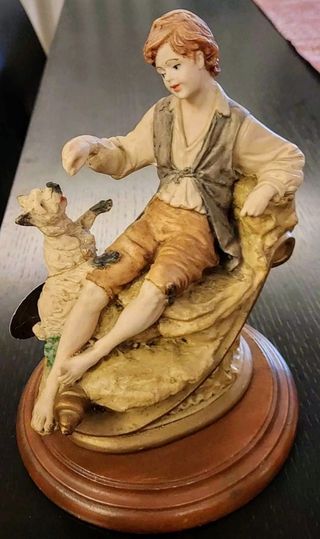 Peça decorativa com base em madeira