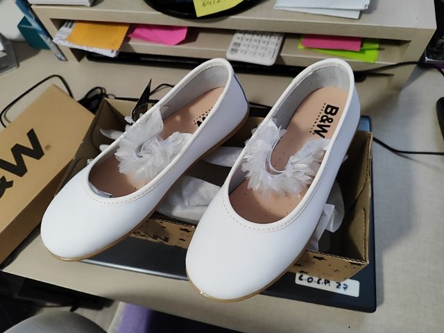 Manoletinas piel nuevas Talla 34