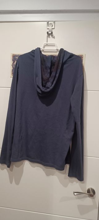 Camiseta con capucha