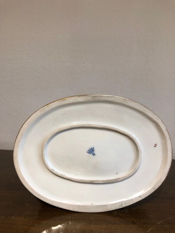 Antica Statuina di donna ceramica Capodimonte