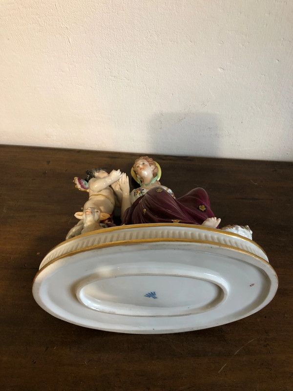 Antica Statuina di donna ceramica Capodimonte