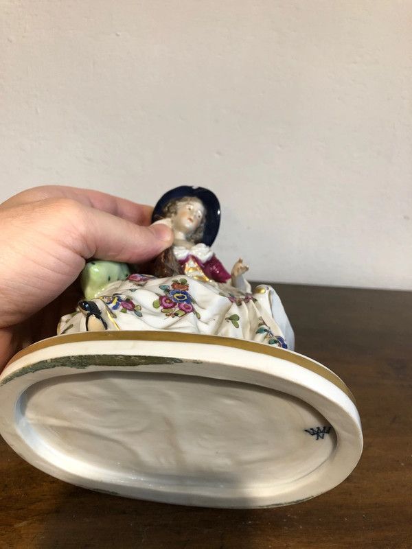 Antica Statuina di donna Ceramica Capodimonte