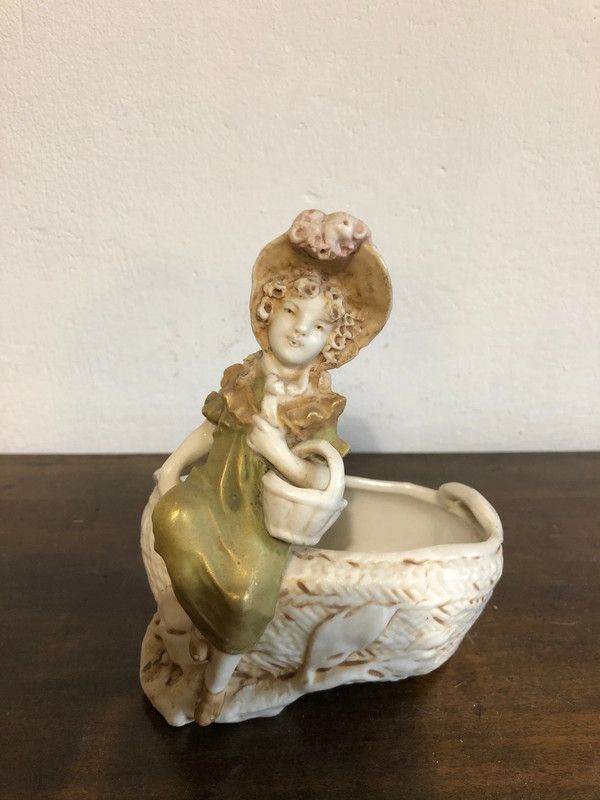 Statuina Bambina porcellana di Boemia