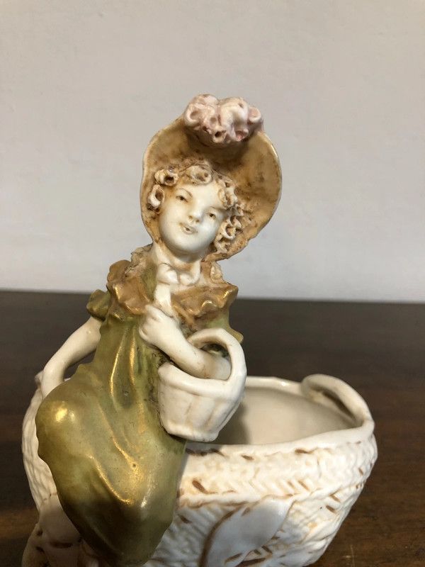 Statuina Bambina porcellana di Boemia