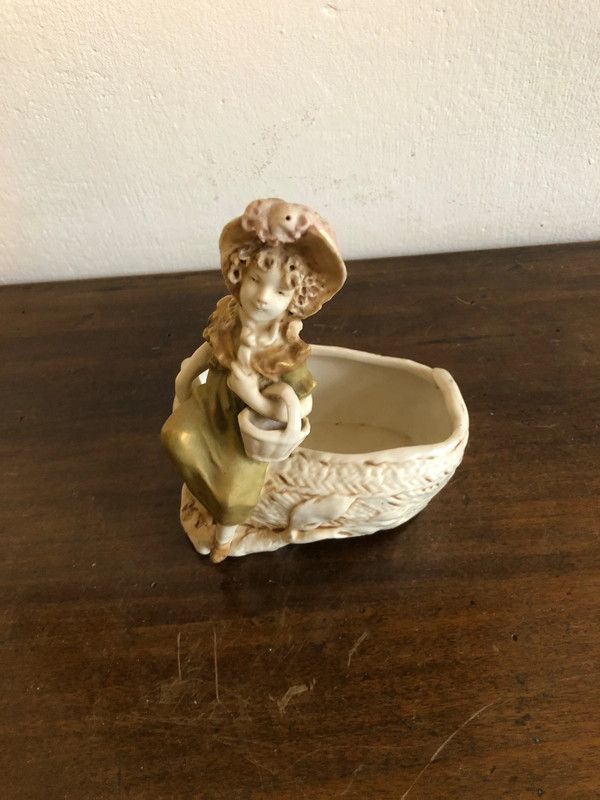 Statuina Bambina porcellana di Boemia