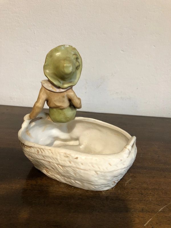 Statuina Bambino in porcellana di Boemia