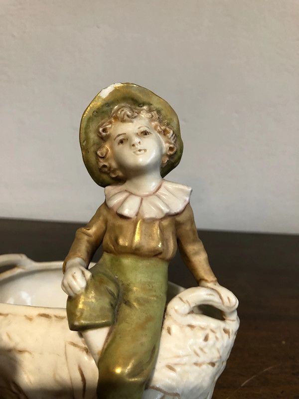 Statuina Bambino in porcellana di Boemia