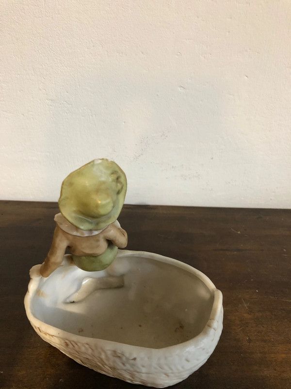 Statuina Bambino in porcellana di Boemia