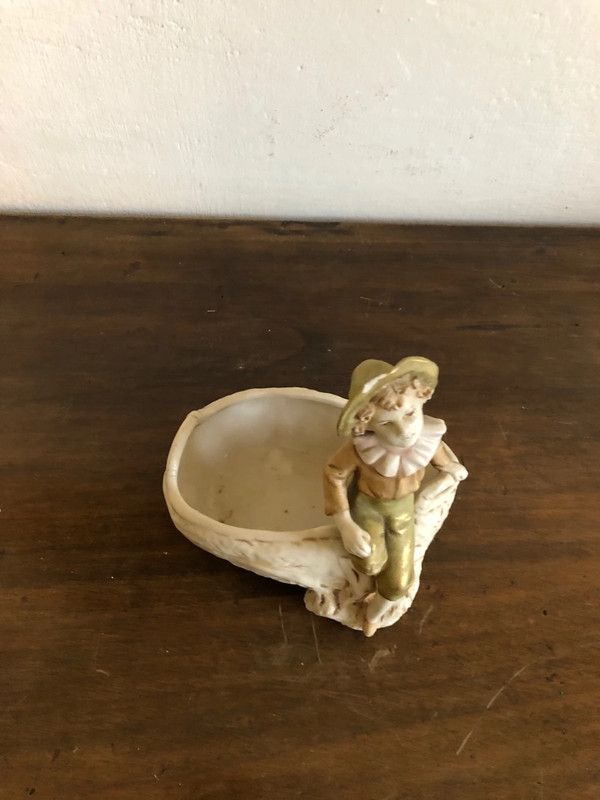 Statuina Bambino in porcellana di Boemia