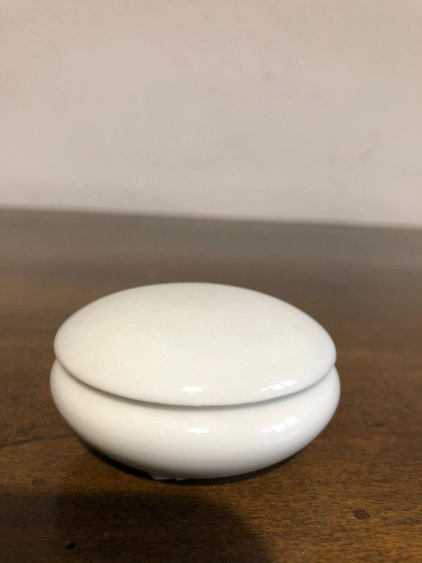 Scatolina ovale in porcellana Limoges