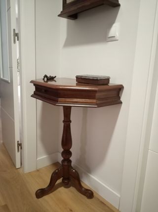 Bonita mesita auxiliar para cualquier rinconcito