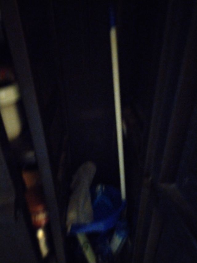 Armario escobero negro