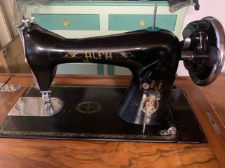 Maquina coser ALFA antigua