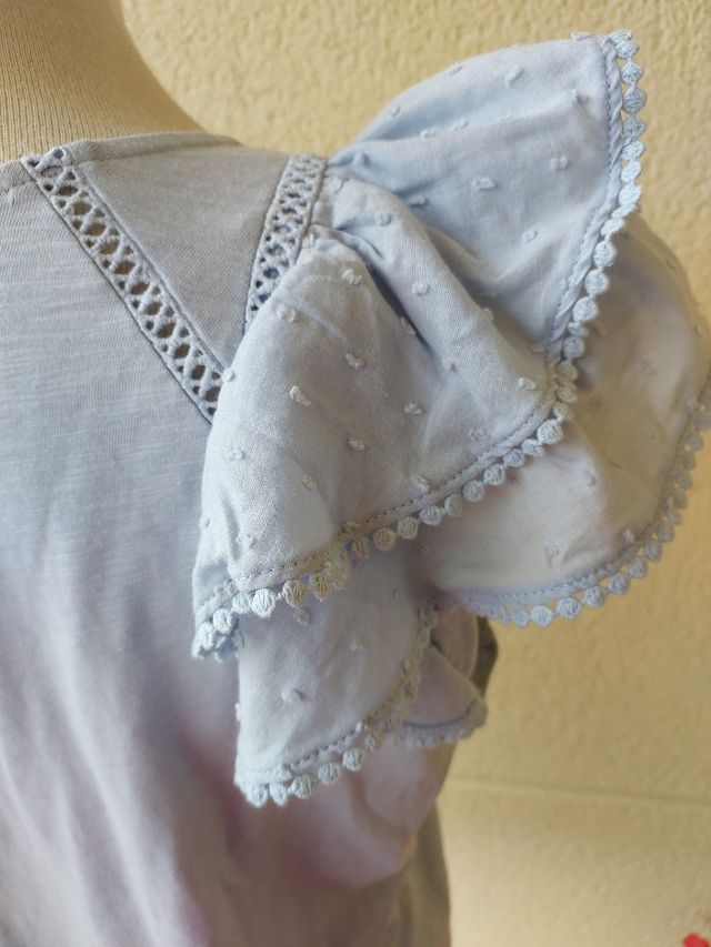 Camiseta con volantes de fórmula jóven