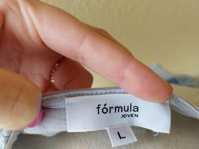 Camiseta con volantes de fórmula jóven