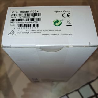 ZTE BLADE A53+ en su caja