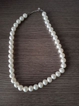 Collar de perlas blancas 3X2 