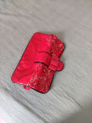 Bolso de fiesta con pedrería rojo
