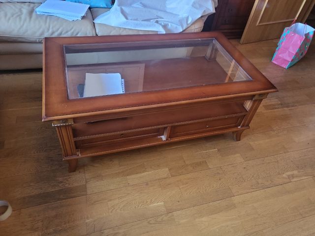 Mesa de centro de madera y cristal