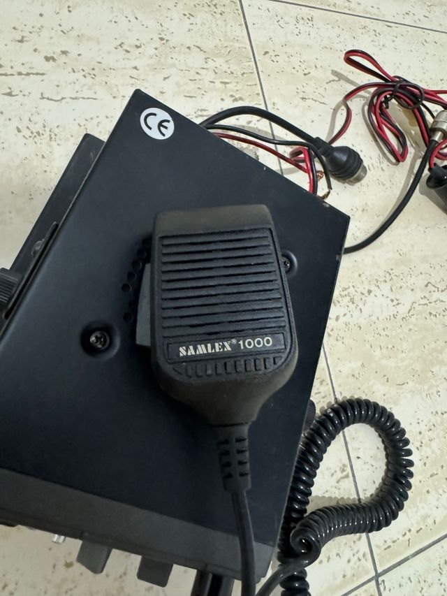 Radio aficionado Samlex 1000
