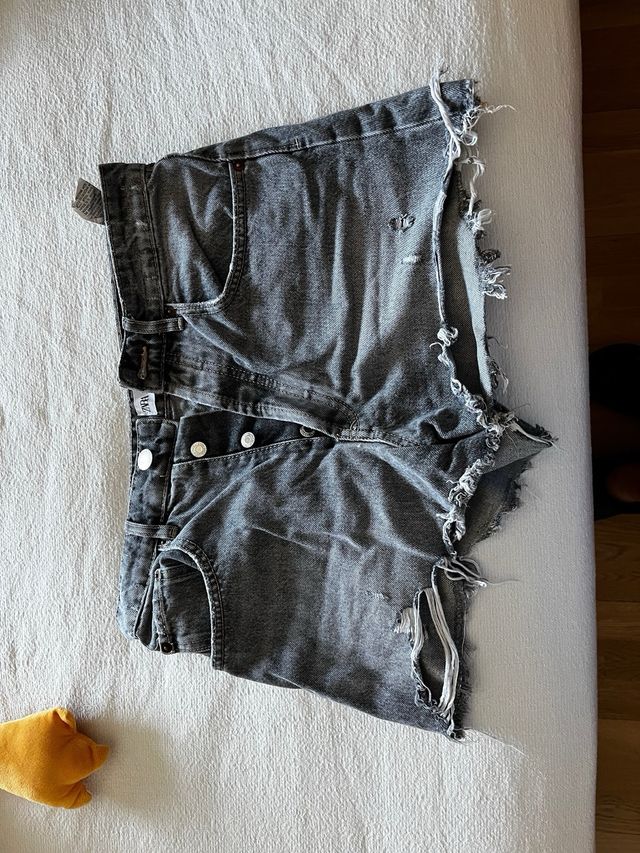 Vaquero corto gris zara