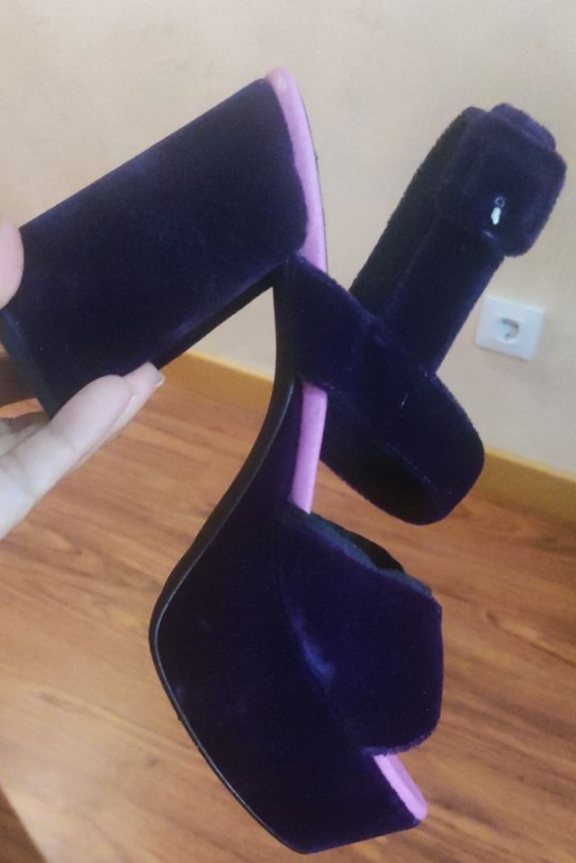 Sandalias moradas terciopelo