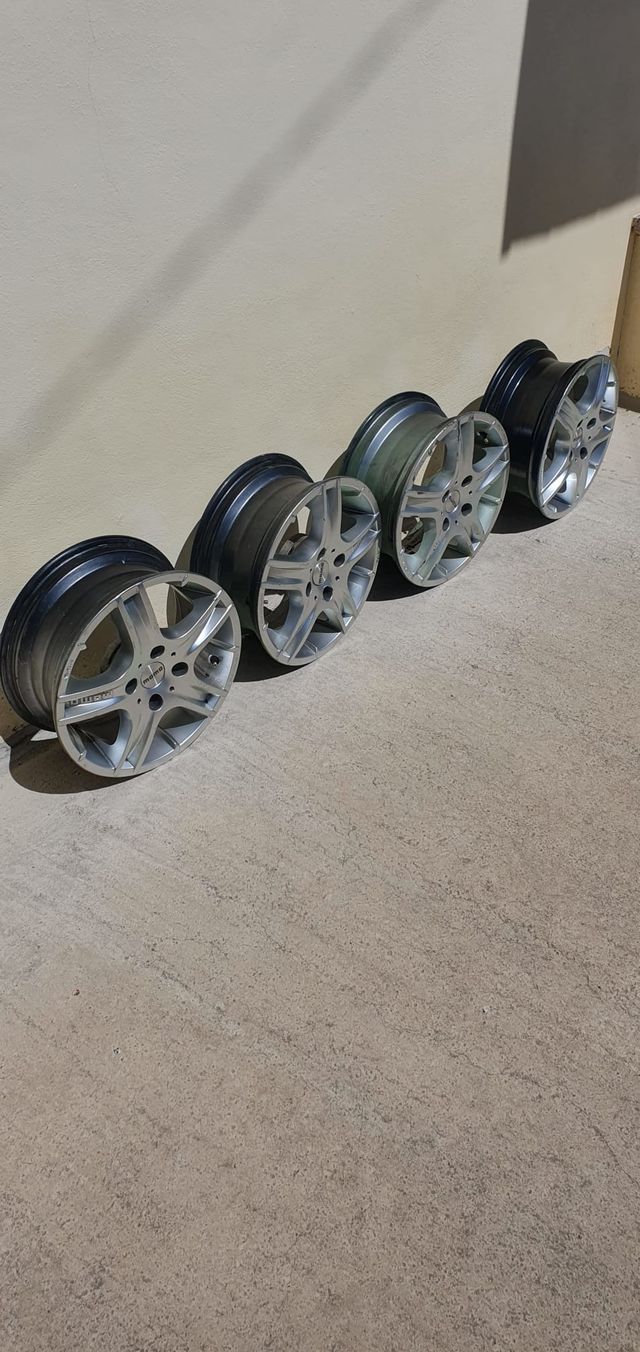 Llantas MOMO ITALY 16"