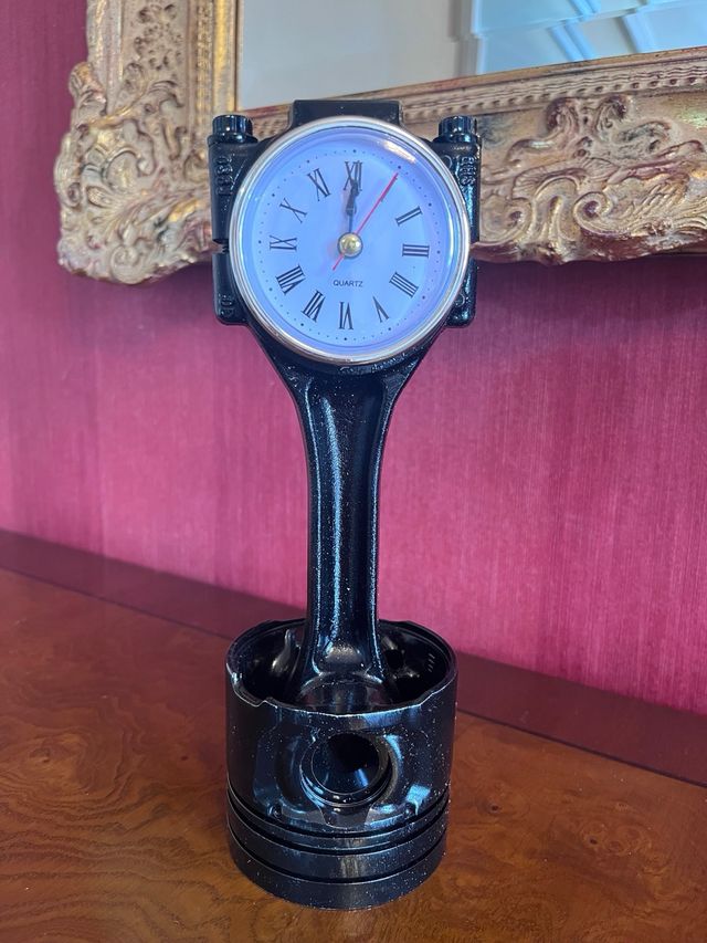 Reloj piston en varios colores. 