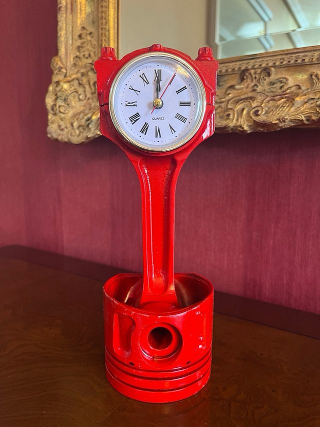 Reloj piston en varios colores. 