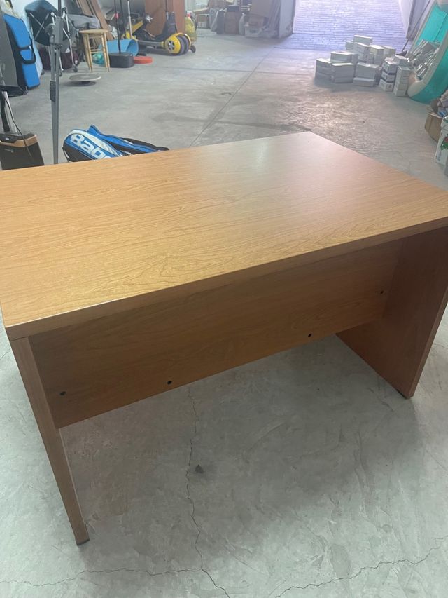 Mesa despacho de madera de alta calidad