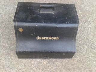TAPADERA DE MAQUINA DE ESCRIBIR UNDERWOOD