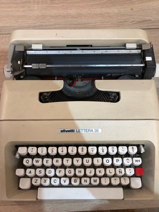 Máquina de escribir Olivetti Lettera 35