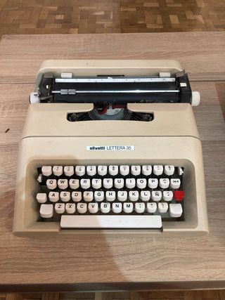 Máquina de escribir Olivetti Lettera 35