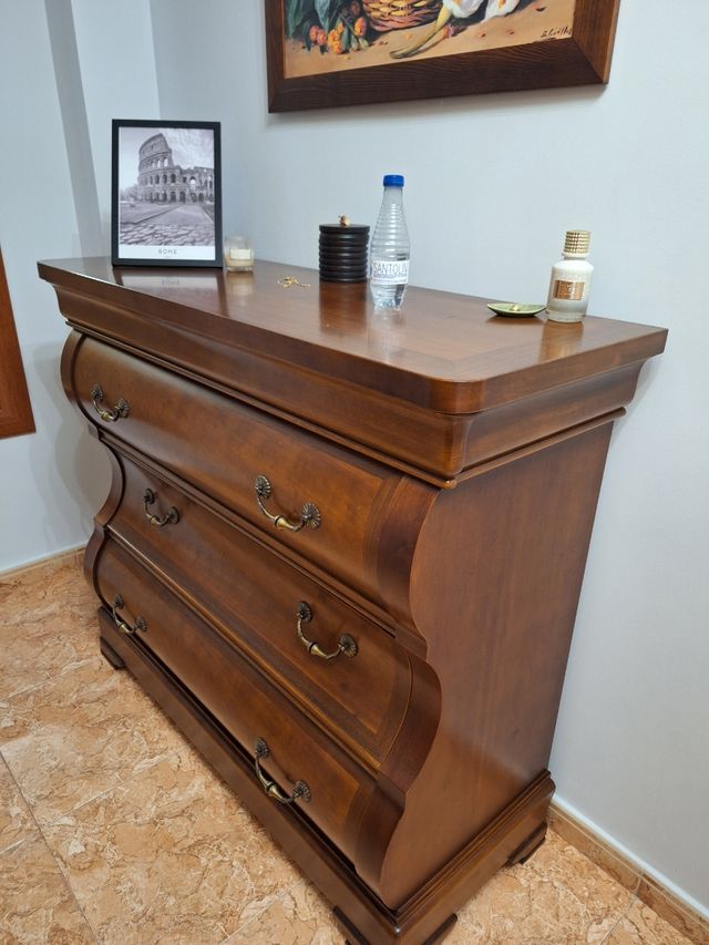 Cómoda robusta madera