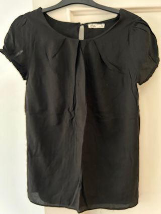 Blusa negra manga corta Lefties