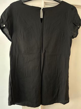 Blusa negra manga corta Lefties