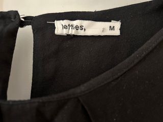 Blusa negra manga corta Lefties