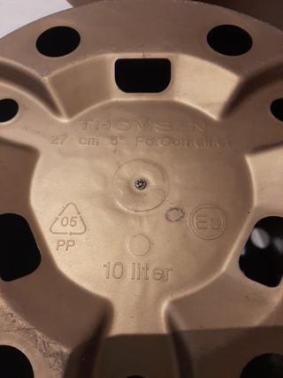 2 macetas medianas color bronce