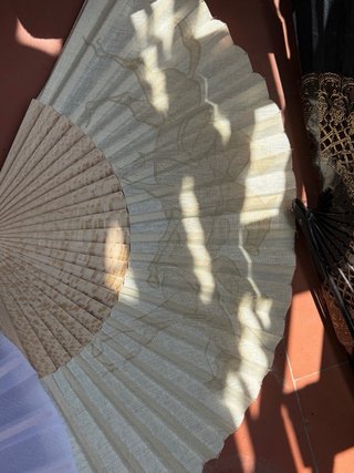 Lote 3 abanicos y 2 sombreros