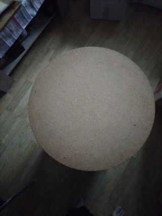 Mesilla redonda de madera con 4 cajones