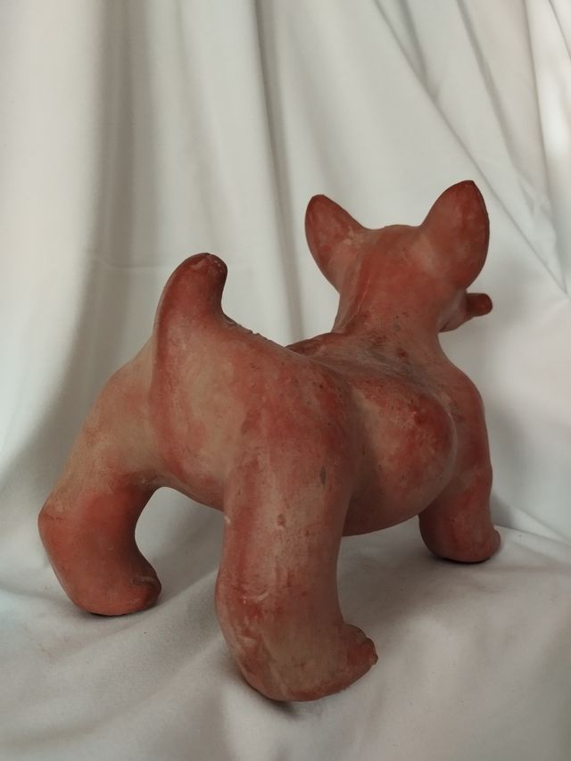 Perro " Maya " de cerámica rústica.
