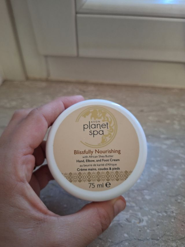 Eyeliner e crema corpo