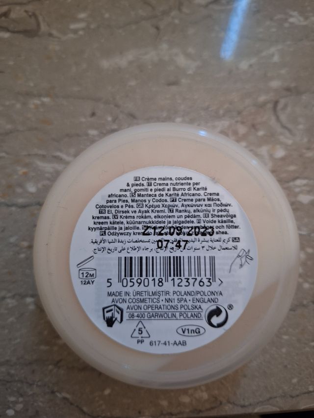 Eyeliner e crema corpo