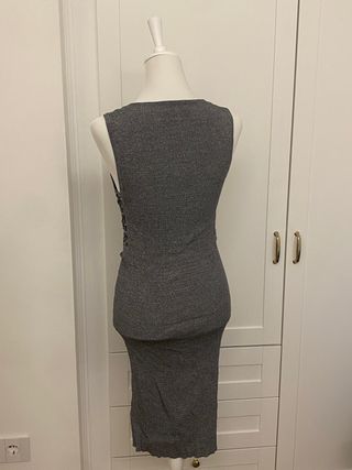 Abito midi con intrecci laterali