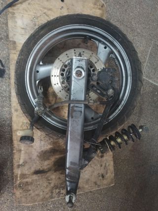Tren trasero completo de yamaha FZR 600