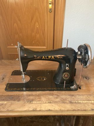 Máquina de coser Alfa