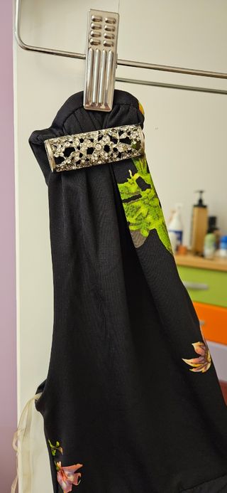 mono corto falda pantalón con gran escote