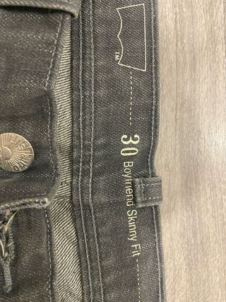 Pantalón Levi's gris