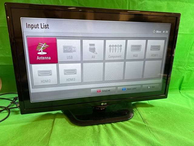 Televisor LG de 32” + pie y mando