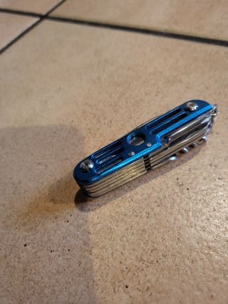 coltellino svizzero blu nuovo